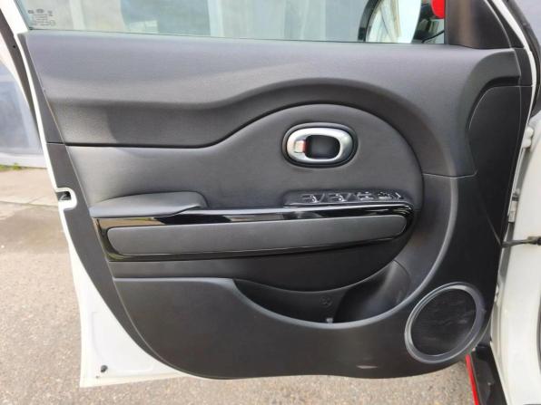 Kia Soul II Рестайлинг с пробегом 2016 года, цена 1 750 000 рублей, 73400 км, хэтчбек, Автокод Объявления