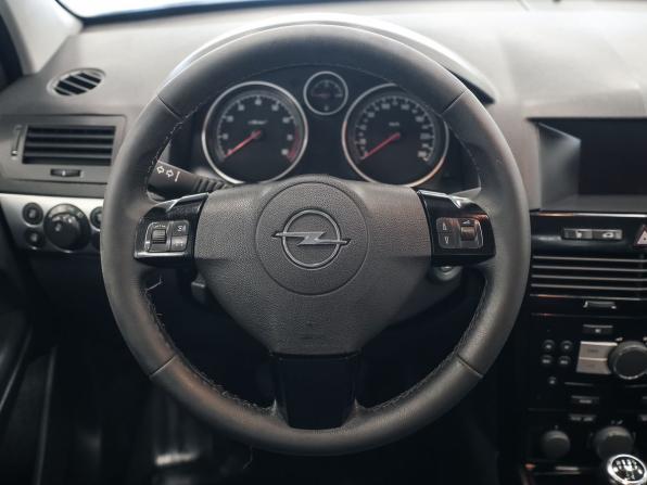 Opel Astra H Рестайлинг с пробегом 2012 года, цена 567 000 рублей, 193032 км, седан, Автокод Объявления