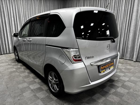 Honda Freed I Рестайлинг с пробегом 2013 года, цена 1 200 000 рублей, 114787 км, компактвэн, Автокод Объявления