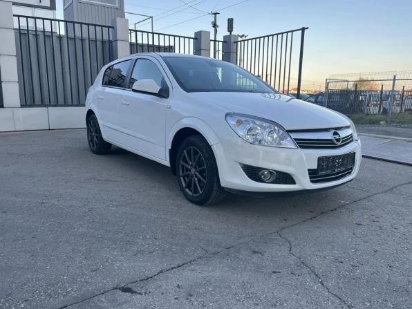 Opel Astra H Рестайлинг с пробегом 2011 года, цена 398 000 рублей, 211652 км, хэтчбек, Автокод Объявления