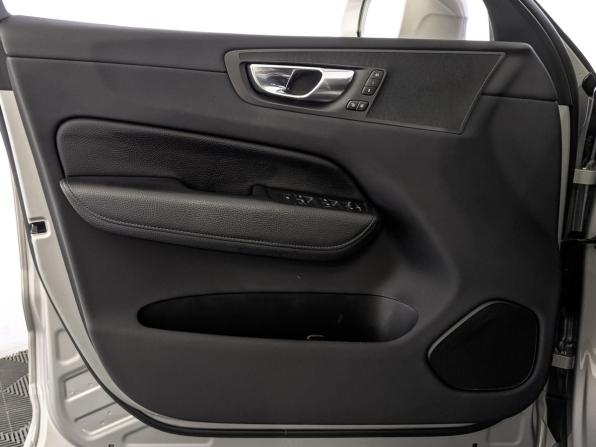 Volvo XC60 II Рестайлинг с пробегом 2021 года, цена 4 830 000 рублей, 49603 км, внедорожник, Автокод Объявления