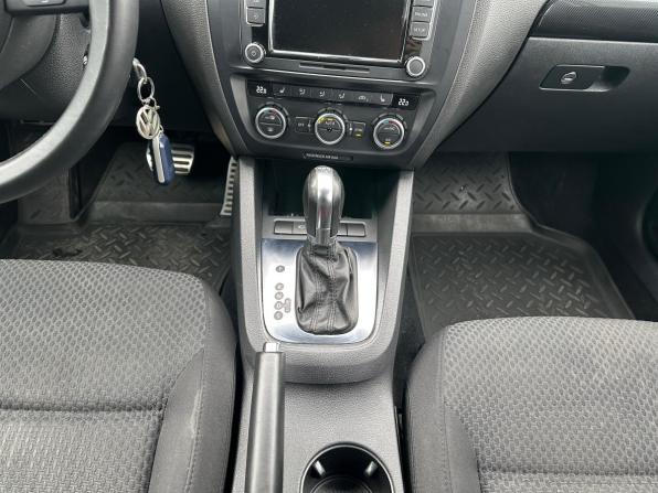 Volkswagen Jetta VI с пробегом 2013 года, цена 1 200 000 рублей, 86942 км, седан, Автокод Объявления