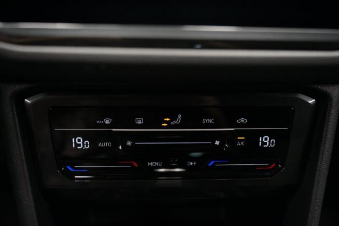 Volkswagen Tiguan II Рестайлинг с пробегом 2021 года, цена 3 294 000 рублей, 65000 км, внедорожник, Автокод Объявления