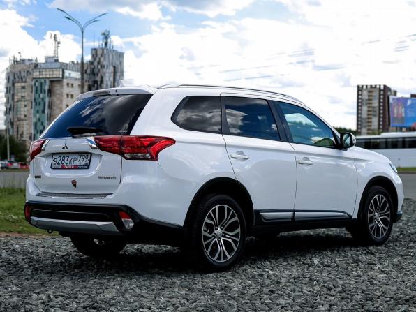 Mitsubishi Outlander III Рестайлинг 3 с пробегом 2018 года, цена 2 370 000 рублей, 80200 км, внедорожник, Автокод Объявления
