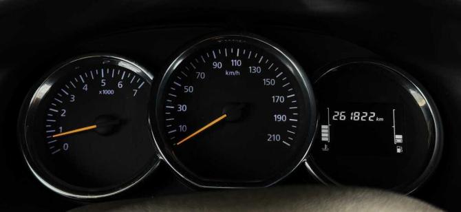 Renault Logan II Рестайлинг с пробегом 2019 года, цена 585 000 рублей, 261821 км, седан, Автокод Объявления