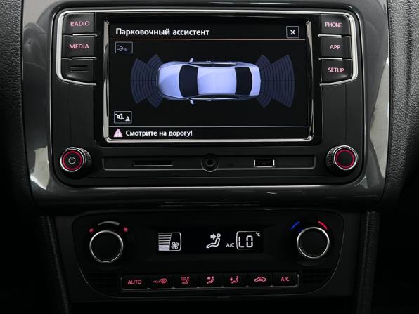Volkswagen Polo V Рестайлинг с пробегом 2019 года, цена 1 630 000 рублей, 57888 км, седан, Автокод Объявления