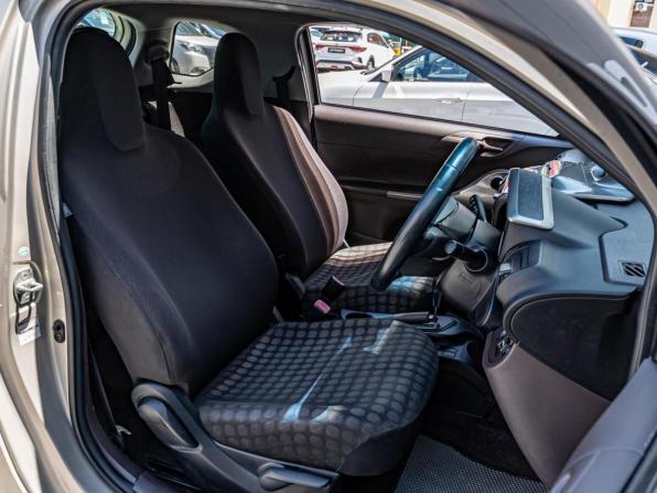 Toyota iQ с пробегом 2009 года, цена 670 000 рублей, 156500 км, хэтчбек, Автокод Объявления
