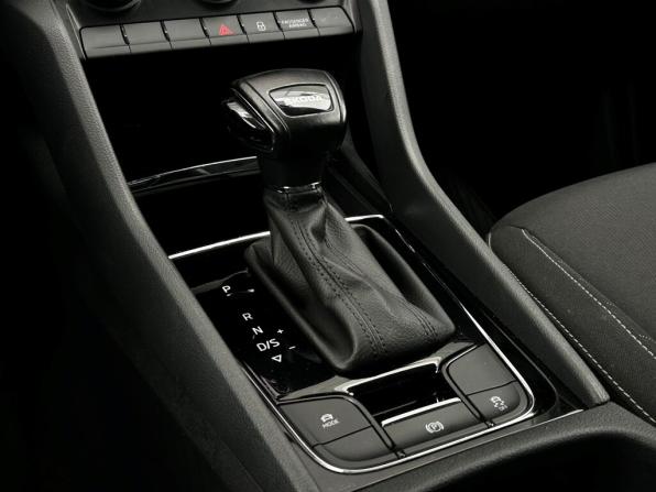 Skoda Karoq I с пробегом 2021 года, цена 2 298 400 рублей, 125002 км, внедорожник, Автокод Объявления