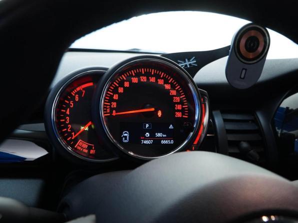 Mini Hatch III (F55/F56) с пробегом 2018 года, цена 1 799 077 рублей, 74605 км, хэтчбек, Автокод Объявления