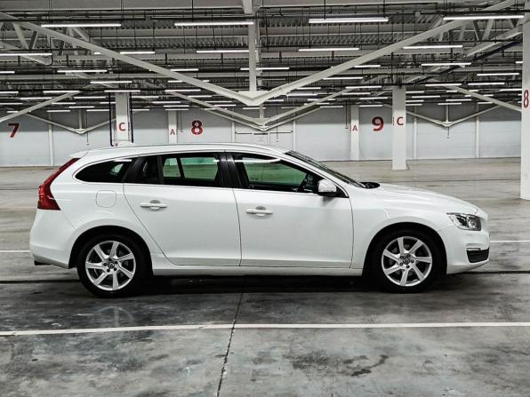 Volvo V60 I Рестайлинг с пробегом 2014 года, цена 1 329 000 рублей, 149771 км, универсал, Автокод Объявления