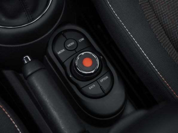 Mini Hatch III (F55/F56) Рестайлинг с пробегом 2020 года, цена 2 399 000 рублей, 22791 км, хэтчбек, Автокод Объявления