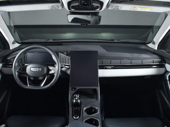Geely Atlas II с пробегом 2023 года, цена 2 899 999 рублей, 48723 км, внедорожник, Автокод Объявления