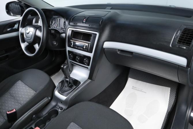 Skoda Octavia II (A5) Рестайлинг с пробегом 2010 года, цена 869 000 рублей, 210217 км, лифтбек, Автокод Объявления
