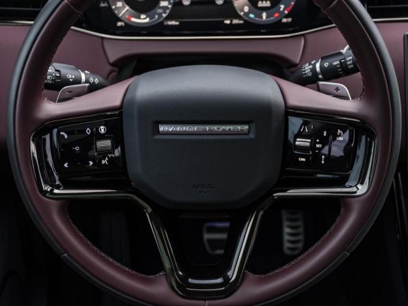 Land Rover Range Rover Evoque II Рестайлинг с пробегом 2024 года, цена 5 237 000 рублей, 1476 км, внедорожник, Автокод Объявления
