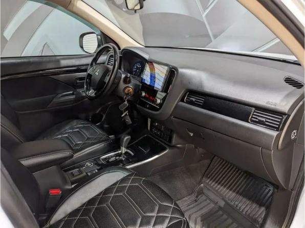 Mitsubishi Outlander III Рестайлинг 3 с пробегом 2021 года, цена 2 345 000 рублей, 117280 км, внедорожник, Автокод Объявления