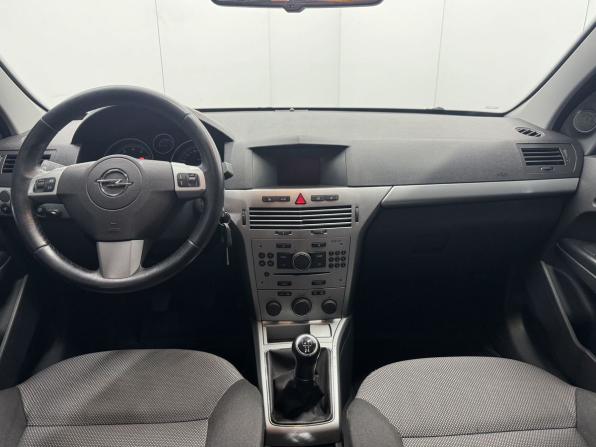 Opel Astra H Рестайлинг с пробегом 2013 года, цена 590 000 рублей, 235752 км, седан, Автокод Объявления