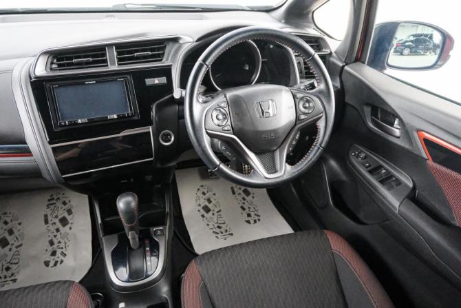 Honda Fit III Рестайлинг с пробегом 2017 года, цена 1 479 000 рублей, 81000 км, хэтчбек, Автокод Объявления