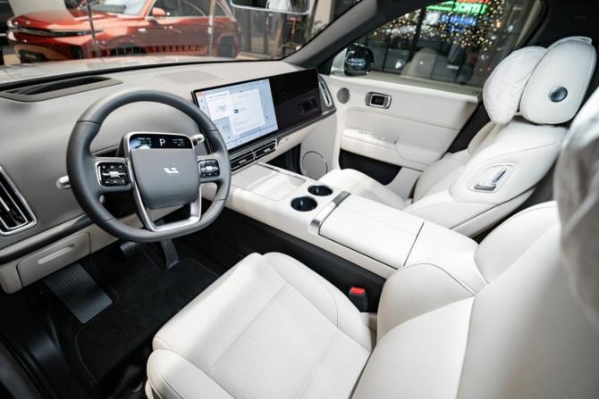 Новый Li Auto (Lixiang) L9 I Рестайлинг 2025 года, цена 11 990 000 рублей, внедорожник, Автокод Объявления