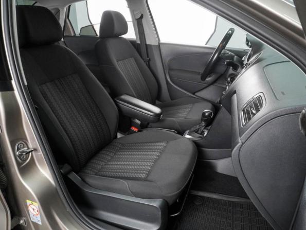 Volkswagen Polo V Рестайлинг с пробегом 2018 года, цена 1 019 000 рублей, 153216 км, седан, Автокод Объявления