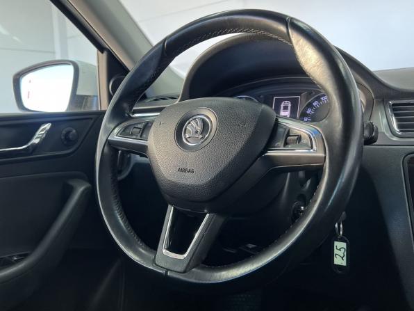 Skoda Rapid I с пробегом 2015 года, цена 1 180 000 рублей, 97000 км, лифтбек, Автокод Объявления