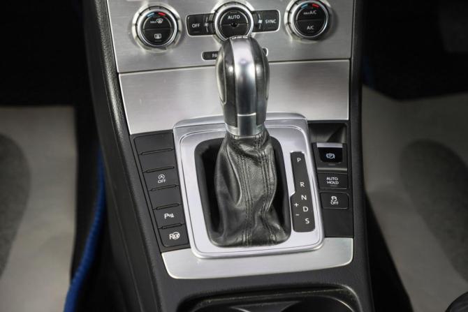Volkswagen Passat B7 с пробегом 2013 года, цена 1 299 000 рублей, 70000 км, универсал, Автокод Объявления