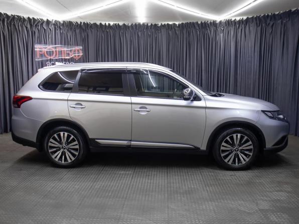 Mitsubishi Outlander III Рестайлинг 3 с пробегом 2019 года, цена 2 498 000 рублей, 75392 км, внедорожник, Автокод Объявления