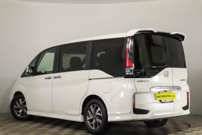 Honda Stepwgn V с пробегом 2015 года, цена 2 249 000 рублей, 126000 км, минивэн, Автокод Объявления