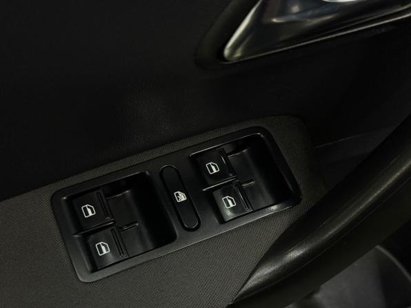 Volkswagen Polo V с пробегом 2012 года, цена 630 000 рублей, 286518 км, седан, Автокод Объявления