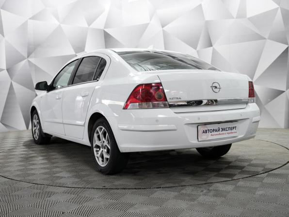 Opel Astra H Рестайлинг с пробегом 2012 года, цена 555 000 рублей, 272400 км, седан, Автокод Объявления