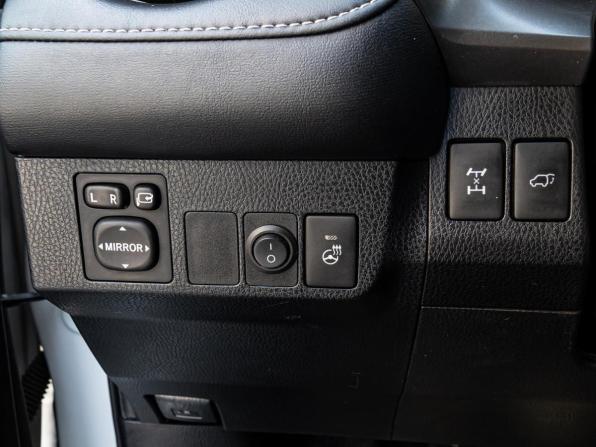 Toyota RAV4 IV (XA40) Рестайлинг с пробегом 2015 года, цена 2 320 000 рублей, 91789 км, внедорожник, Автокод Объявления
