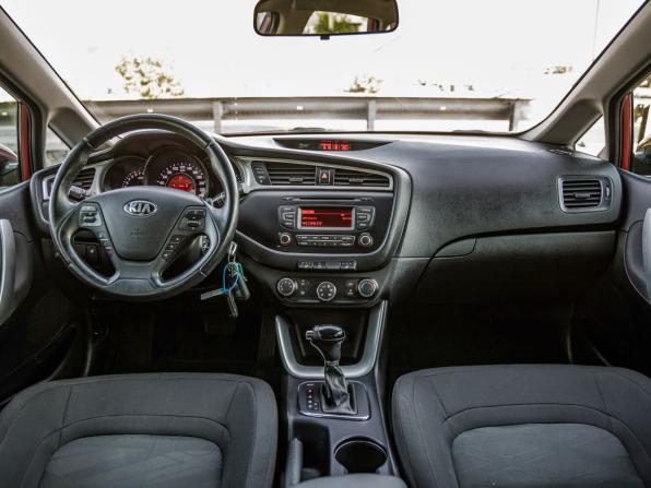 Kia Ceed II Рестайлинг с пробегом 2015 года, цена 1 368 000 рублей, 74214 км, хэтчбек, Автокод Объявления