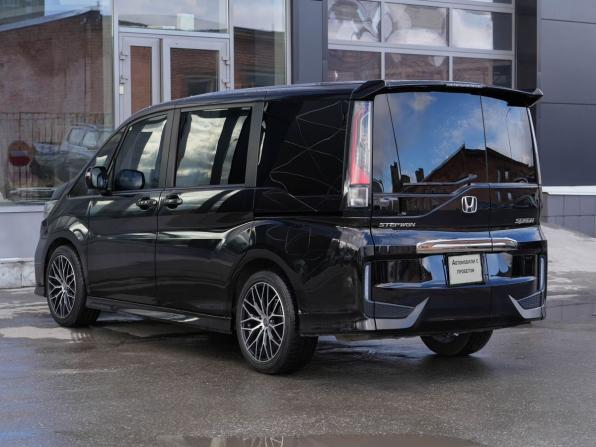 Honda Stepwgn V Рестайлинг с пробегом 2019 года, цена 2 400 000 рублей, 106845 км, минивэн, Автокод Объявления