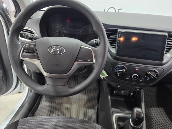 Hyundai Solaris II с пробегом 2019 года, цена 1 350 000 рублей, 65892 км, седан, Автокод Объявления
