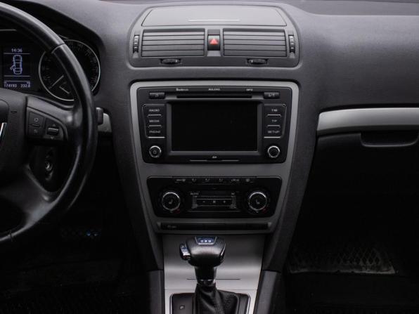 Skoda Octavia II (A5) Рестайлинг с пробегом 2012 года, цена 995 000 рублей, 174191 км, лифтбек, Автокод Объявления