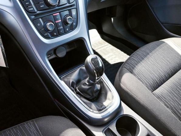 Opel Astra J Рестайлинг с пробегом 2013 года, цена 830 000 рублей, 176500 км, хэтчбек, Автокод Объявления