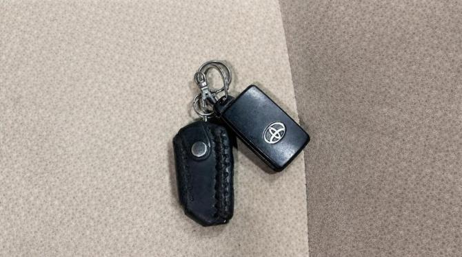 Toyota ISis I Рестайлинг с пробегом 2014 года, цена 1 030 000 рублей, 313000 км, минивэн, Автокод Объявления