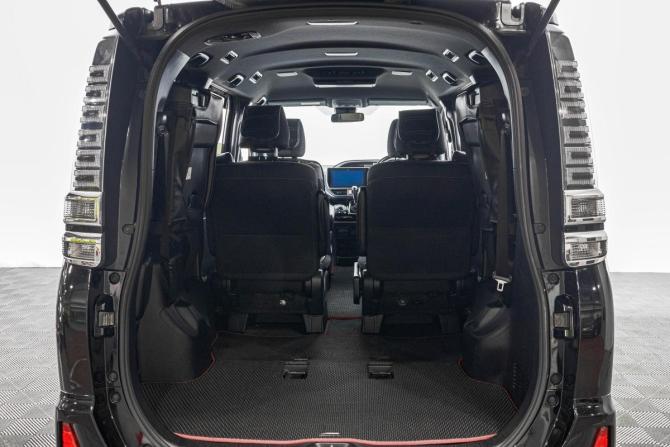 Toyota Voxy III (R80) Рестайлинг с пробегом 2018 года, цена 2 809 000 рублей, 125000 км, минивэн, Автокод Объявления