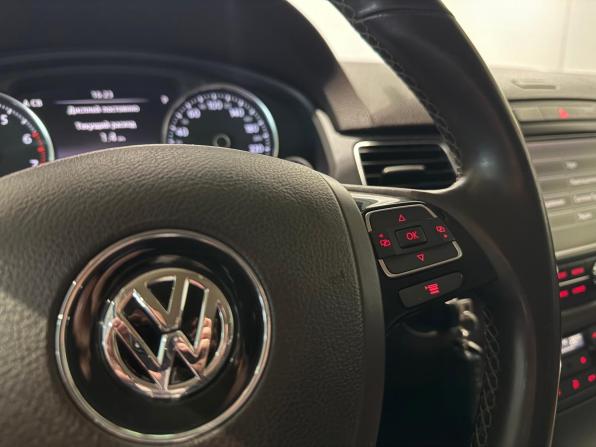 Volkswagen Touareg II с пробегом 2011 года, цена 1 800 000 рублей, 275000 км, внедорожник, Автокод Объявления