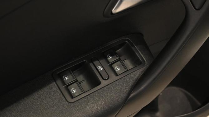 Volkswagen Polo V Рестайлинг с пробегом 2018 года, цена 1 320 000 рублей, 138105 км, седан, Автокод Объявления