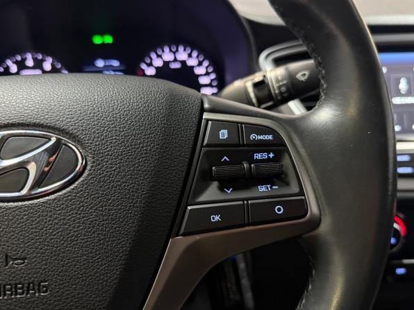 Hyundai Solaris II с пробегом 2019 года, цена 1 275 000 рублей, 112606 км, седан, Автокод Объявления