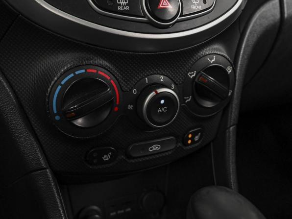 Hyundai Solaris I с пробегом 2012 года, цена 950 000 рублей, 118905 км, хэтчбек, Автокод Объявления
