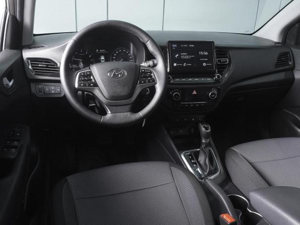 Hyundai Solaris II Рестайлинг с пробегом 2022 года, цена 1 599 000 рублей, 131818 км, седан, Автокод Объявления