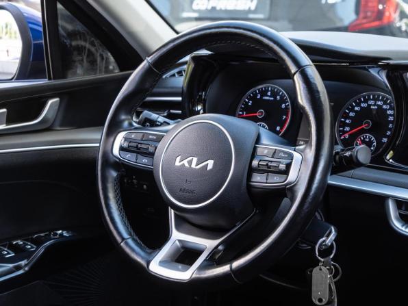 Kia K5 III с пробегом 2022 года, цена 2 540 000 рублей, 63723 км, седан, Автокод Объявления