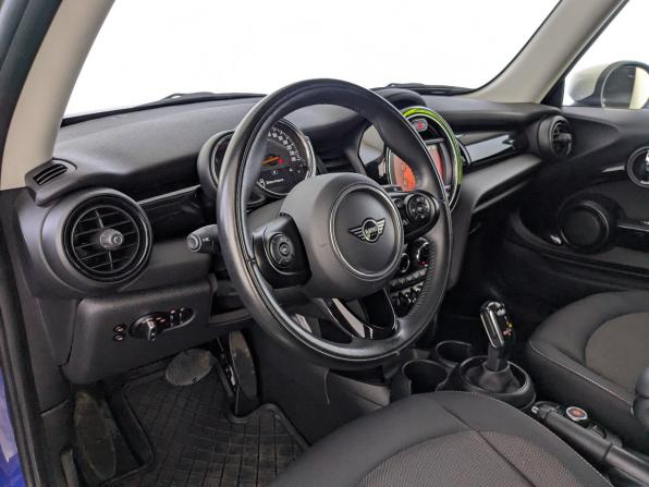 Mini Hatch III (F55/F56) Рестайлинг с пробегом 2021 года, цена 2 350 000 рублей, 54969 км, хэтчбек, Автокод Объявления