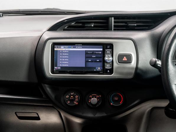 Toyota Vitz III (XP130) Рестайлинг с пробегом 2016 года, цена 900 000 рублей, 26500 км, хэтчбек, Автокод Объявления