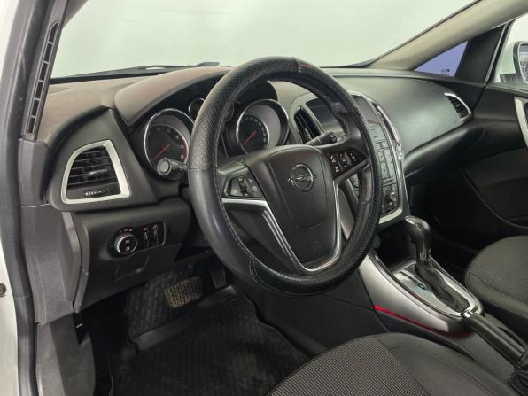 Opel Astra J Рестайлинг с пробегом 2012 года, цена 715 000 рублей, 191500 км, хэтчбек, Автокод Объявления