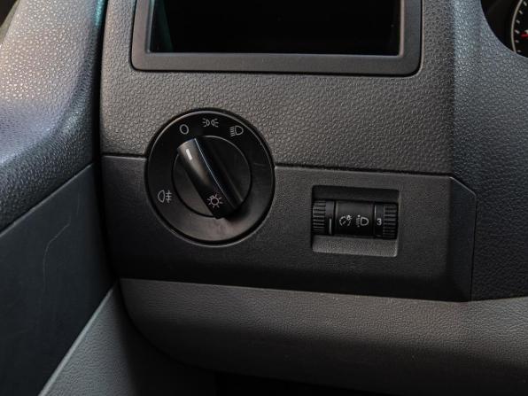 Volkswagen Caravelle T5 Рестайлинг с пробегом 2013 года, цена 2 135 000 рублей, 300375 км, минивэн, Автокод Объявления