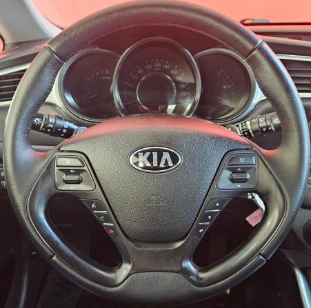 Kia Ceed II Рестайлинг с пробегом 2018 года, цена 1 225 000 рублей, 104000 км, хэтчбек, Автокод Объявления