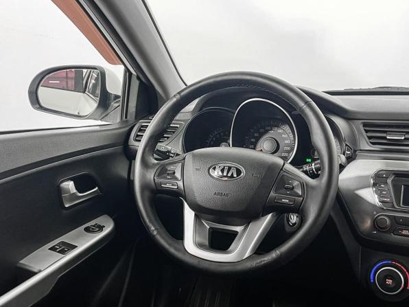 Kia Rio III Рестайлинг с пробегом 2015 года, цена 941 000 рублей, 88806 км, хэтчбек, Автокод Объявления