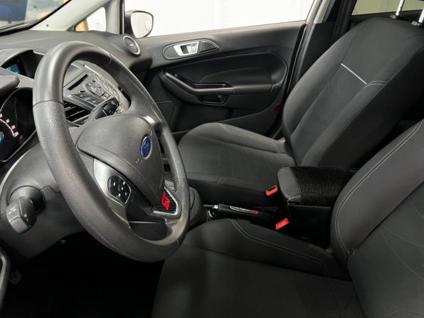 Ford Fiesta Mk6 Рестайлинг с пробегом 2018 года, цена 1 000 000 рублей, 53369 км, седан, Автокод Объявления